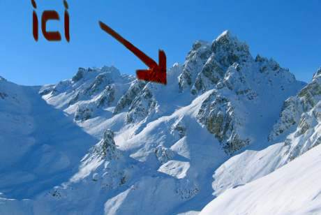 Le petit couloir bien raide et verglacé au flanc de la Saulire